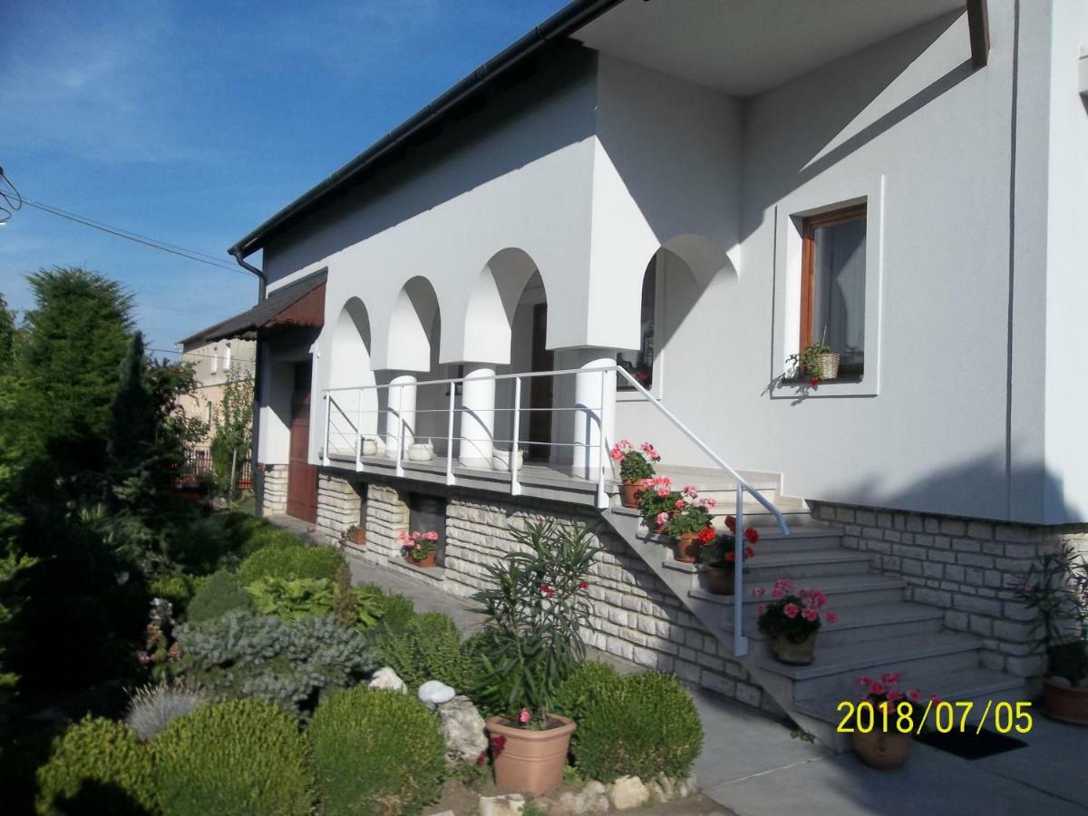 Ferienwohnung Viragos Vendeghaz Balatonfuered Exterior foto